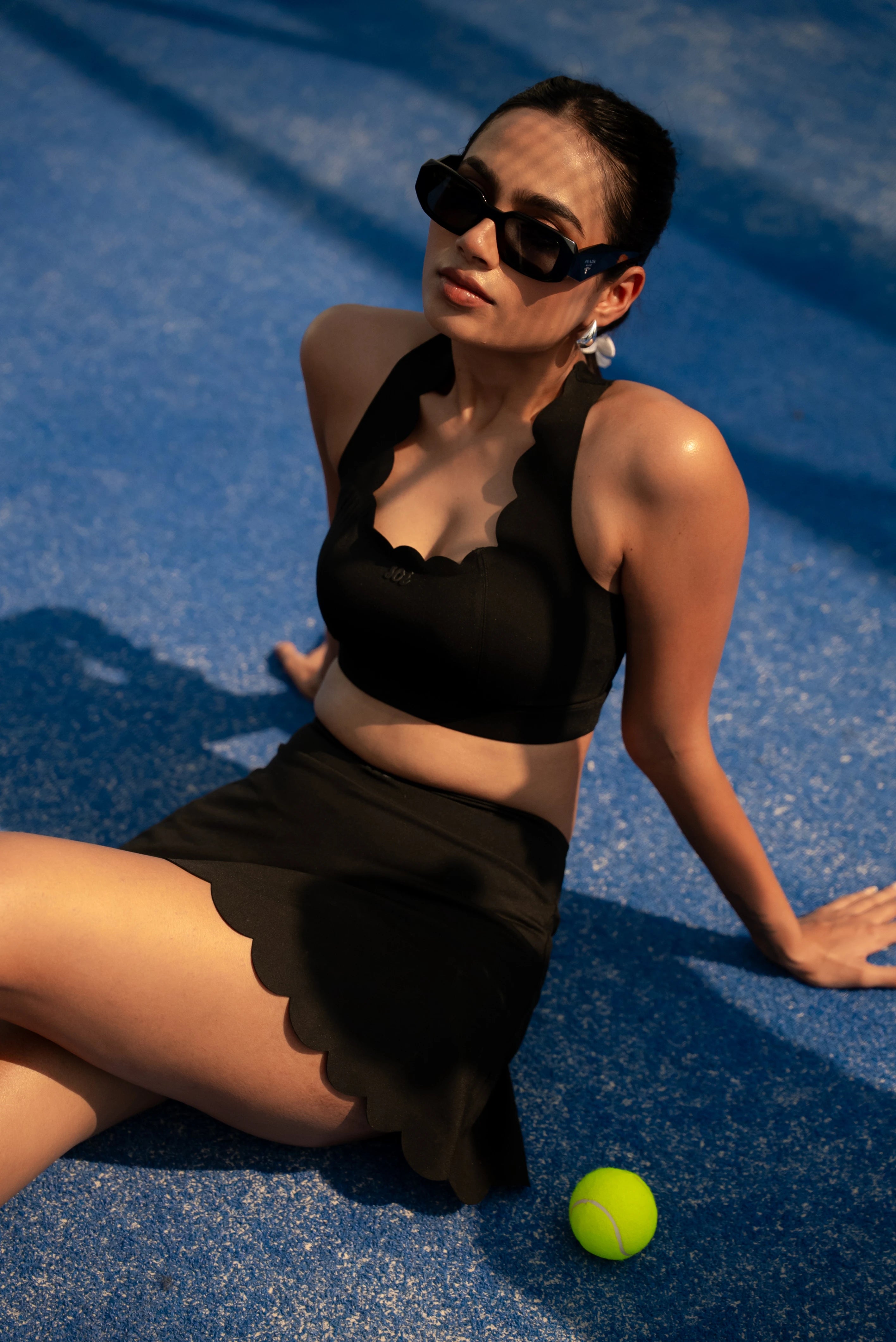 Black scallop activewear bra by Soi