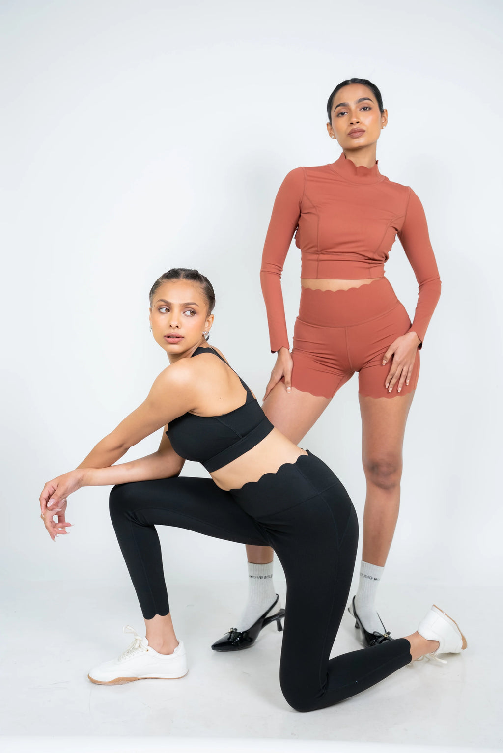Black stretch fitness leggings for women by Soi