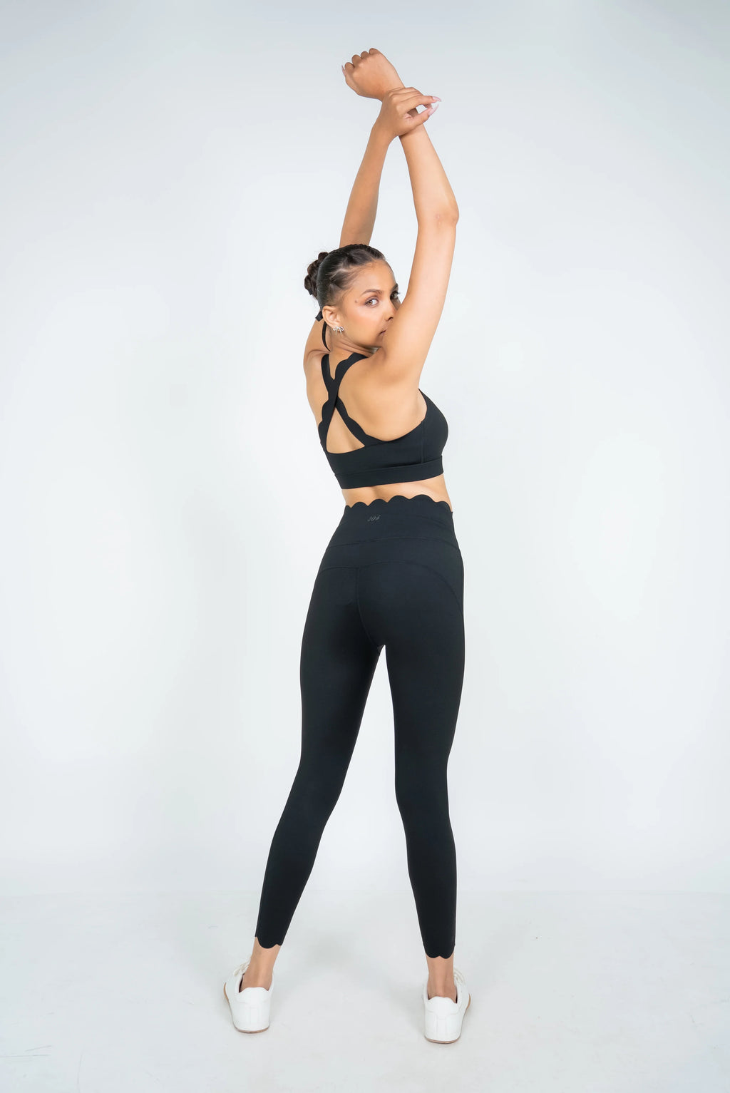 Black high waisted scallop leggings for women by Soi