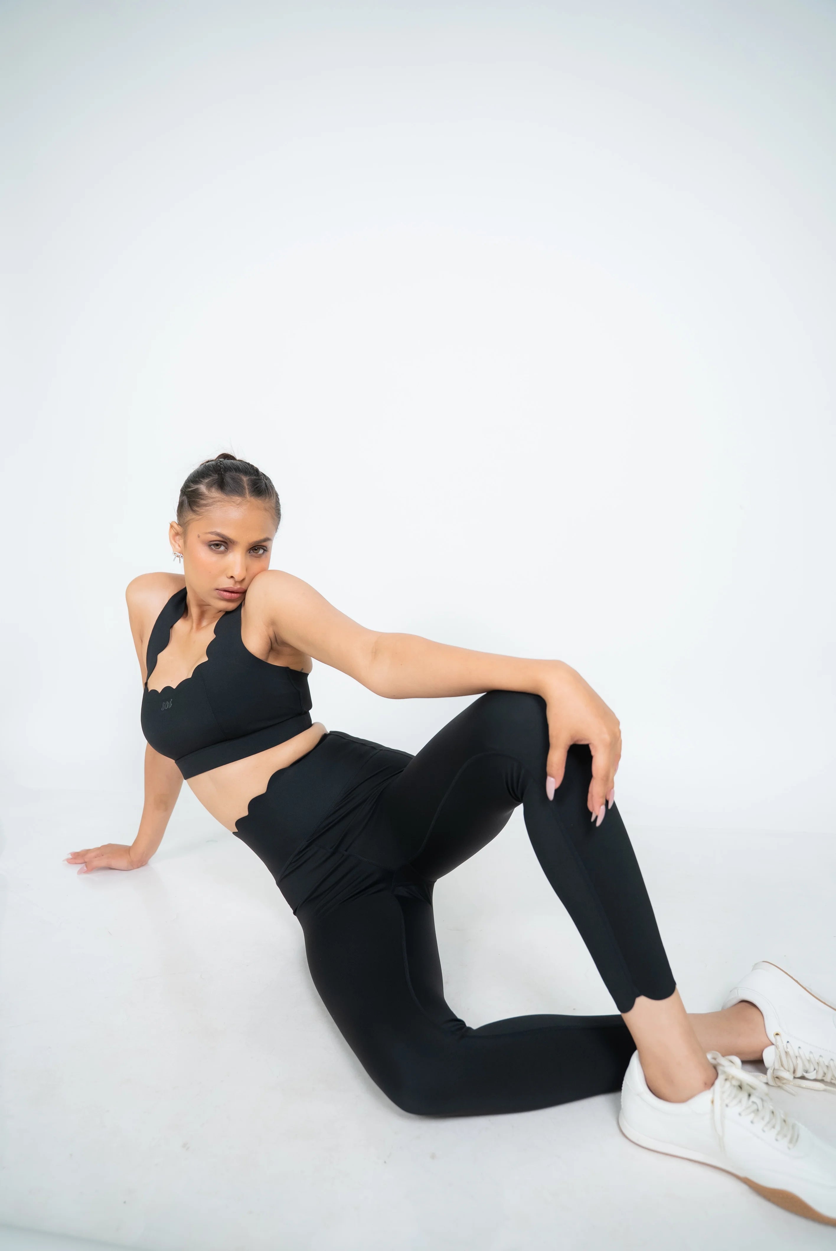 Women’s black sculpt fit gym leggings with scallop waist